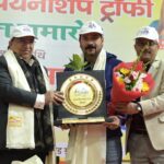 राज्यसभा सांसद नरेश बंसल ने देहरादून मे सांसद चैंपियनशिप ट्रॉफी का किया शुभारंभ।खिलाड़ियों से हाथ मिलाया, जीत की दी बधाईयां